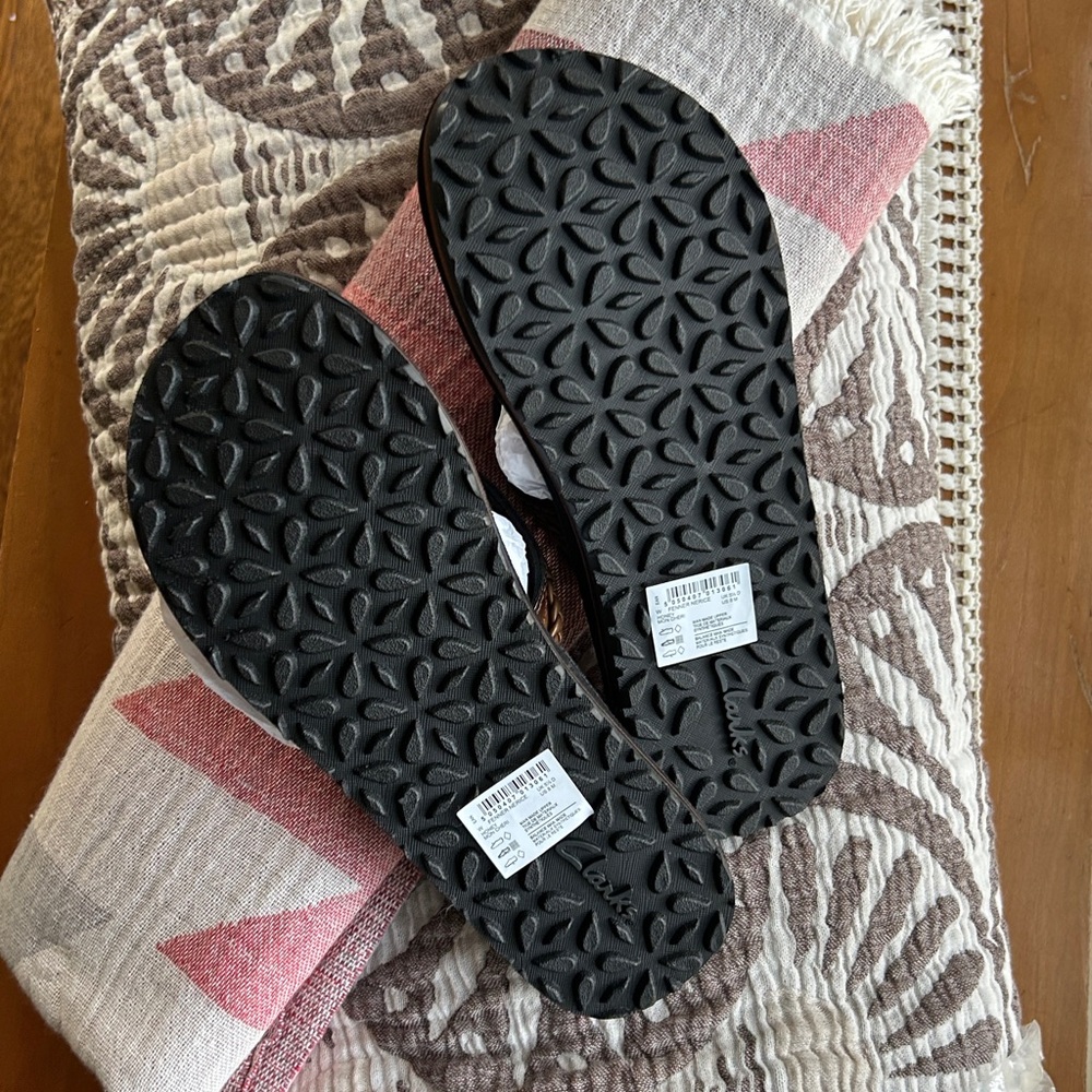 Brown Leather Look Clark’s Flip Flops Worn In Look Size 8 New With Tags - Picture 5 of 5